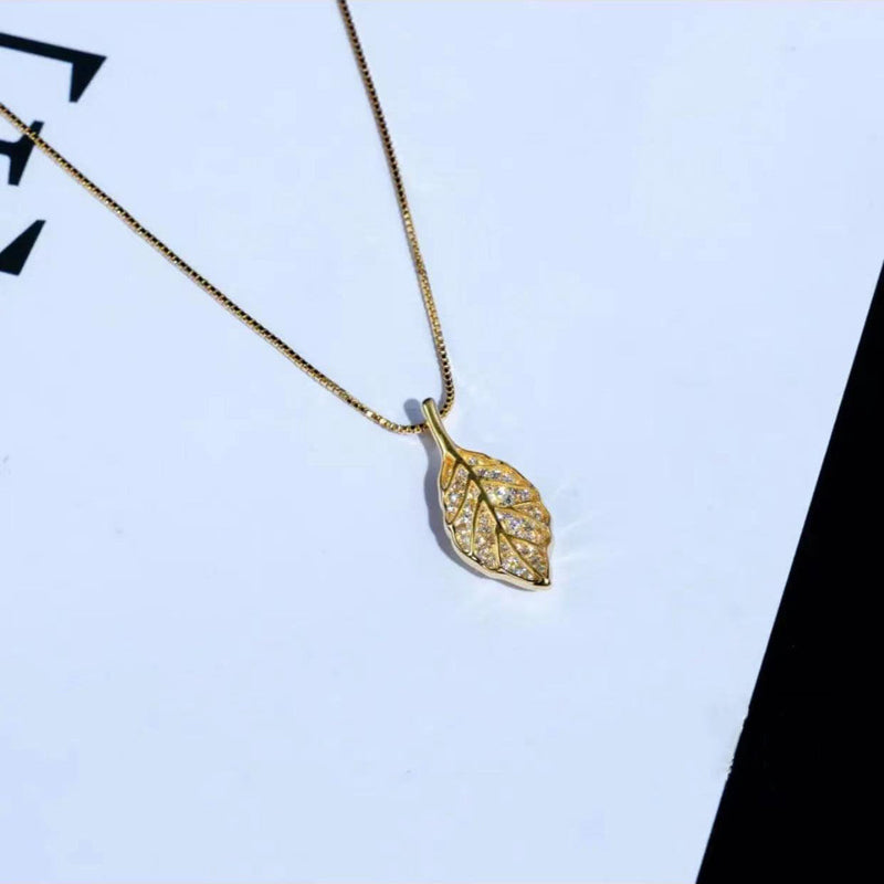 Halsband Med Lövhänge