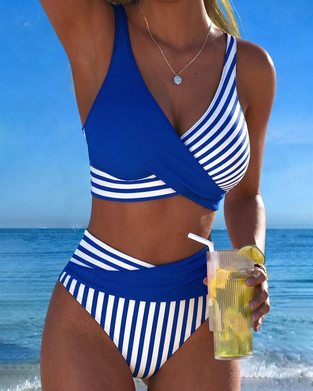 Bikini med korsade ränder